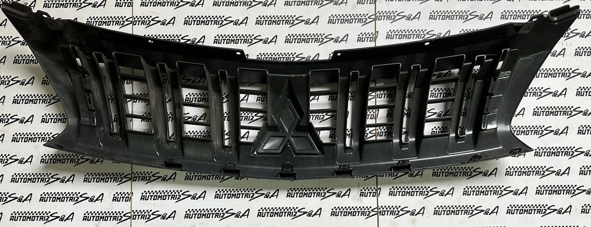 MASCARA MITSUBISHI L200 2016-2018